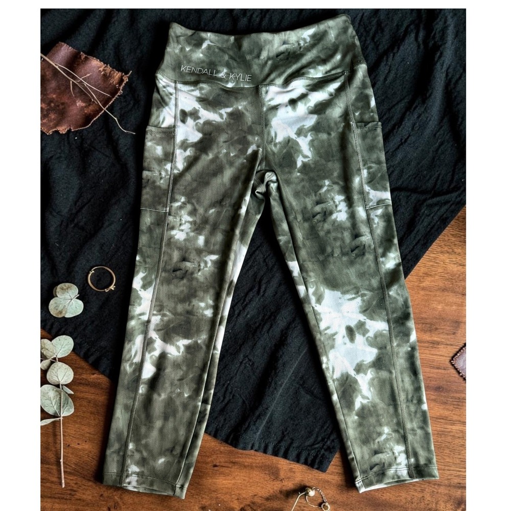 Kendall & Kylie - Women Crop Leggings with Pockets - Size Medium
